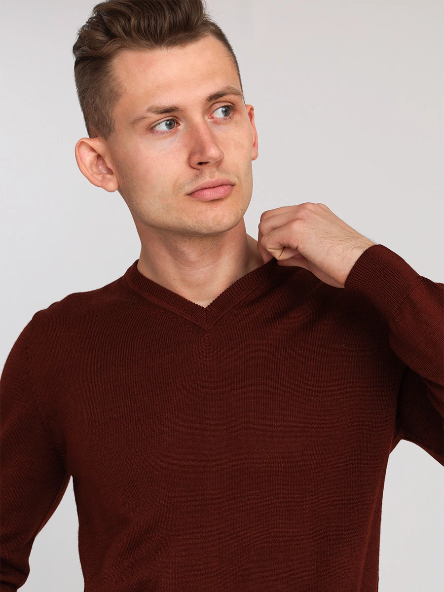 Пуловер цвета вишни из шерсти